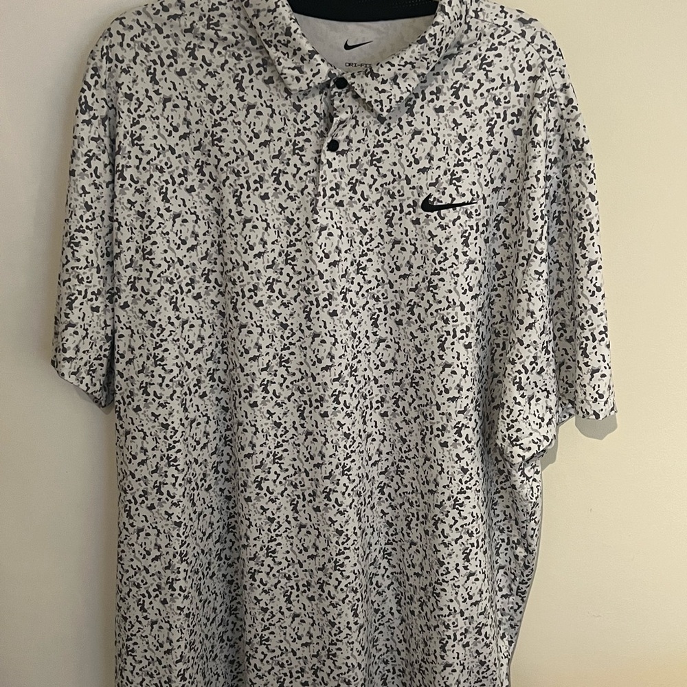 Nike Men's Black and White Golf Polo Shirt